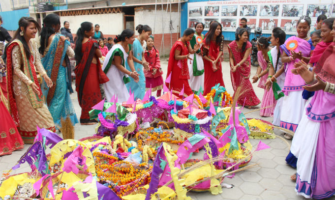 Tharu woman celebrate Sama Chakewa in kathmandu 04