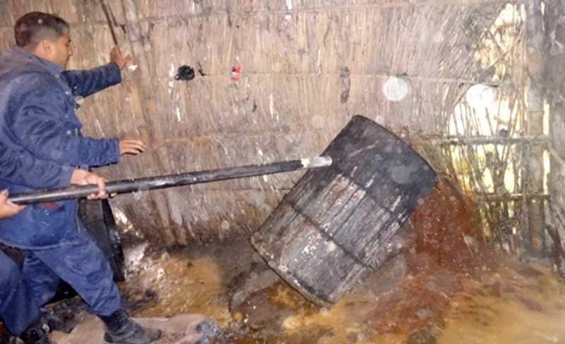 बारा प्रहरीद्वारा मदिरा नष्ट