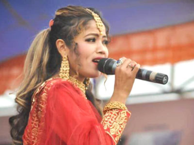 थारु गाउँमा हिन्दीको सट्टा घन्किन थाले थारु गीतहरु