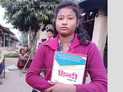 कैलालीको एक थारु गाउँ, जहाँका बच्चा भारतीय स्कुलमा पढ्छन्