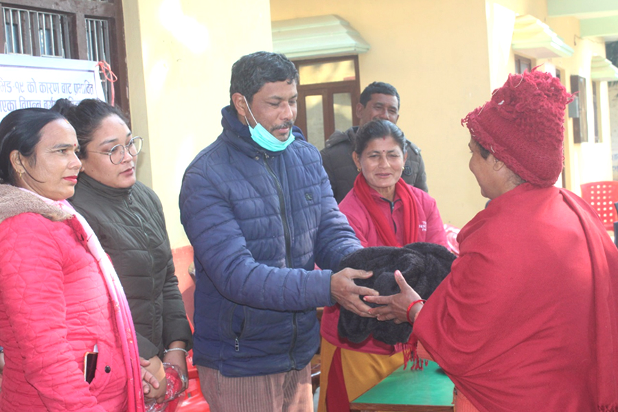 कोरोना प्रभावित विपन्न परिवारलाई न्यायो कपडा वितरण