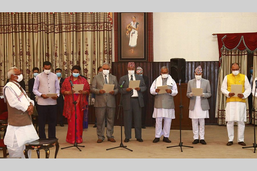 जसपाका सहित २० जना मन्त्री पदमुक्त गर्न सर्वोच्चको अन्तरिम आदेश