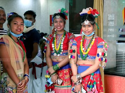 चितवनको सौराहामा एकिकृत थरुहट राष्ट्रिय भेला