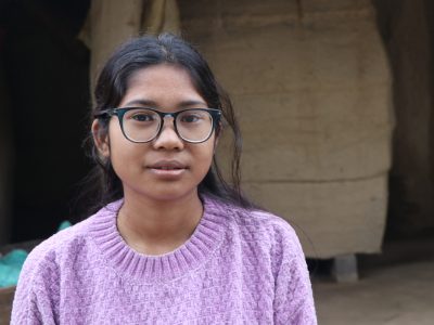 संस्कृतका अक्षरसँग रमाउँदै थारु चेलीहरू