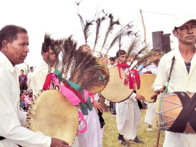 थारूको होरीमा धुमिल हुँदै डम्फूको धुन