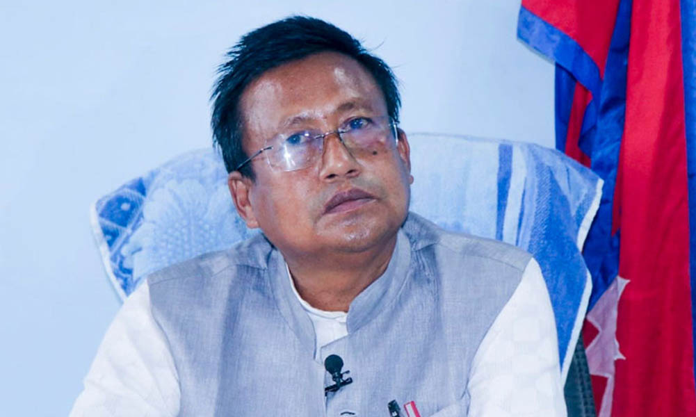 ओलीविरुद्ध बोलेपछि एमालेबाट निकालिए द्वारिकालाल चौधरी