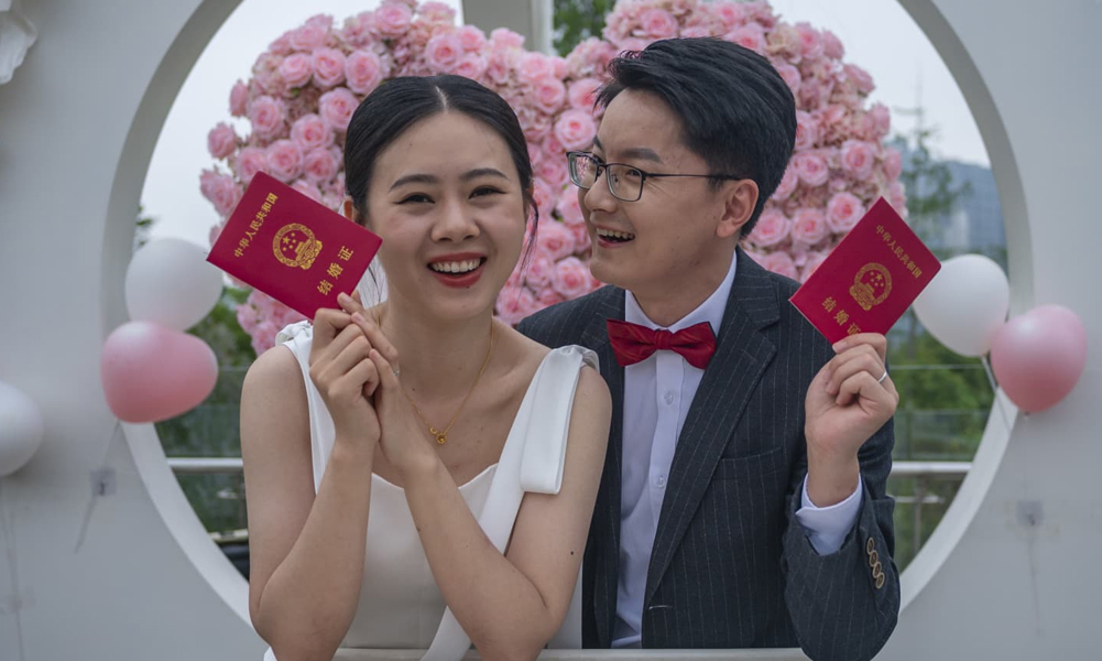 विवाहको संकट गहिरिएपछि चीनले घोषणा गर्‍यो नवदम्पतीलाई पुरस्कार