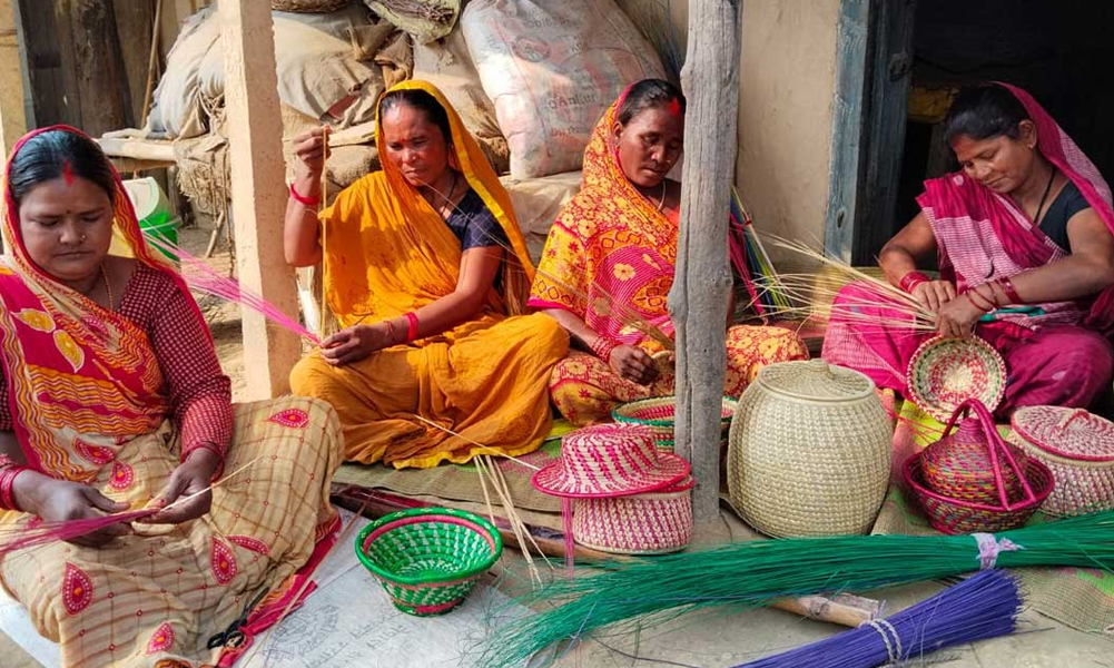 थारू महिलाले बनाएका ढकिया-पथिया अमेरिकादेखि अस्ट्रेलियासम्म