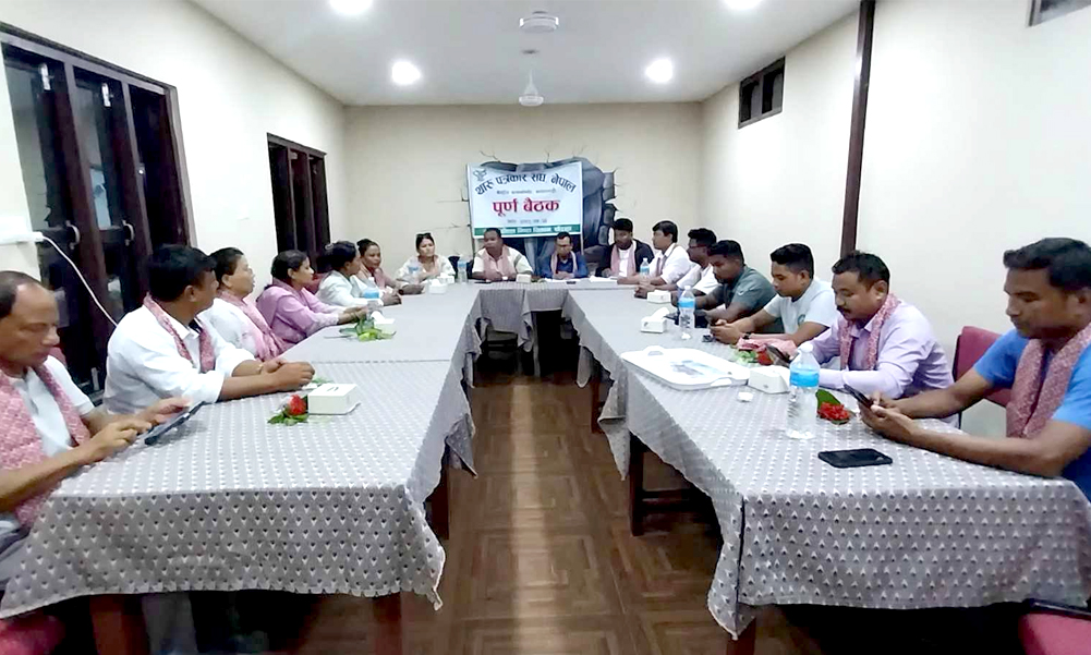 थारु पत्रकार संघले ‘फुलरिया’ प्रकाशनलाई निरन्तरता दिने