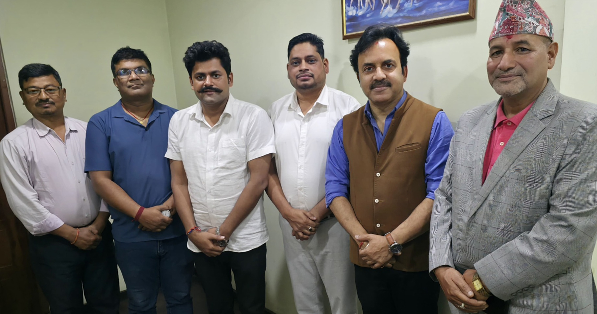 सीके राउतलाई झट्का, सुदूरपश्चिम संयोजक राजाराम चौधरीसहित ६ भाइले पार्टी छाडे