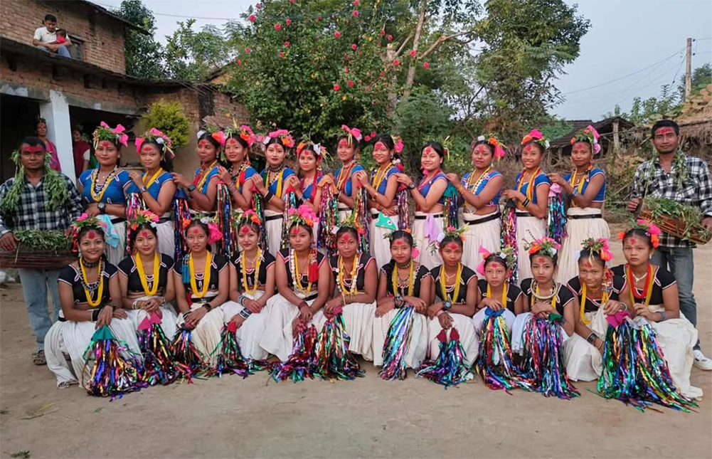 मेरैया गाउँमा ‘सखिया नाच’को रौनक