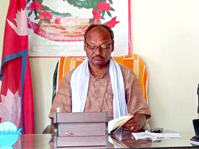 वडाध्यक्षबाट मालिस गराएर भाइरल बनेका गाउँपालिका अध्यक्ष दिननाथ चौधरीले दिए राजीनामा