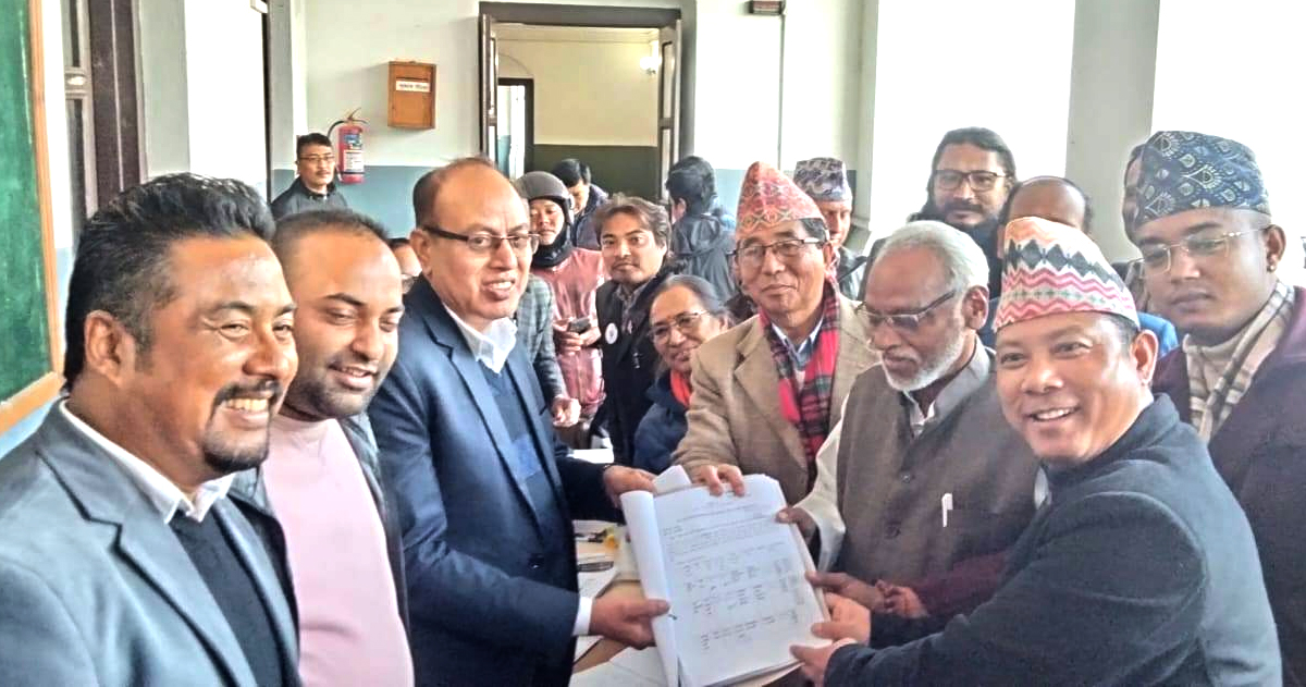 अशोक राई र राजेन्द्र महतोले नाउपा नेपालको जाँतो चुनाव चिन्हबाट निर्वाचन लड्न आयोगमा गराए दल दर्ता