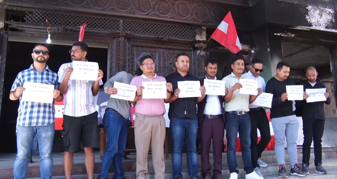 कांग्रेसमा आबद्ध युवाद्वारा पार्टी कार्यालयमा धर्ना, विभागहरूमा ४० प्रतिशत प्रतिनिधित्व हुनुपर्ने माग