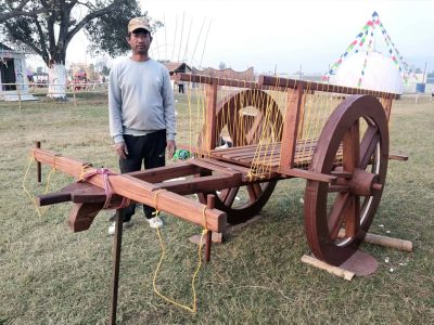 काठमा बाँधिएको स्मृति : विक्रम महतोको ‘लडिया’ र हराउँदै गएको थारू सभ्यता