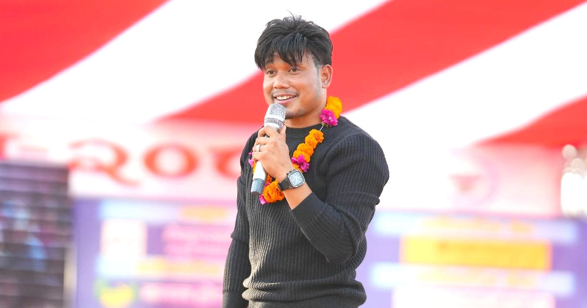 गायक आरके थारूले बनाए संघाति ब्यान्ड, खिचरा महोत्सवमा प्रस्तुती दिँदै