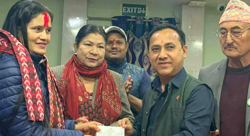 रास्वपा कर्णाली संस्थापक महामन्त्री विकसहित दर्जनौँ नेता कार्यकर्ता कांग्रेसमा प्रवेश