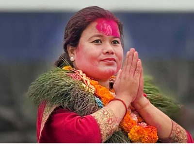 स्वास्थ्यकर्मीबाट संसदमा इन्ट्री गर्दैछिन् पुष्पा चौधरी