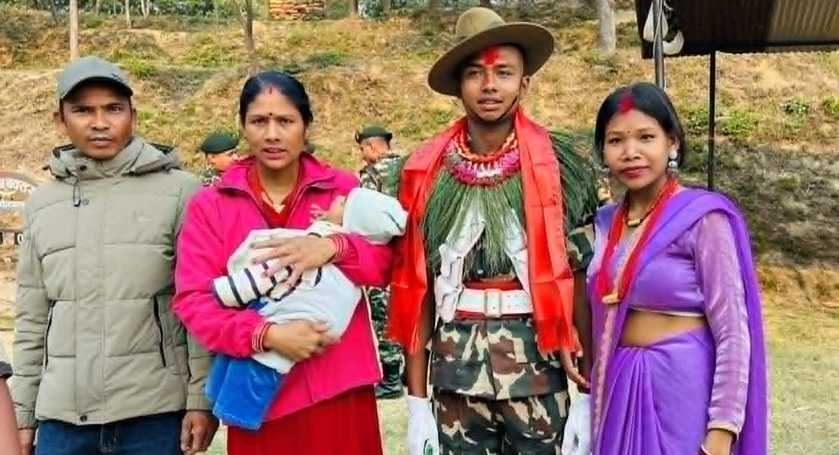 सेनामा एक आम थारू युवाको प्रवेशले परिवारमा छाएको खुसी