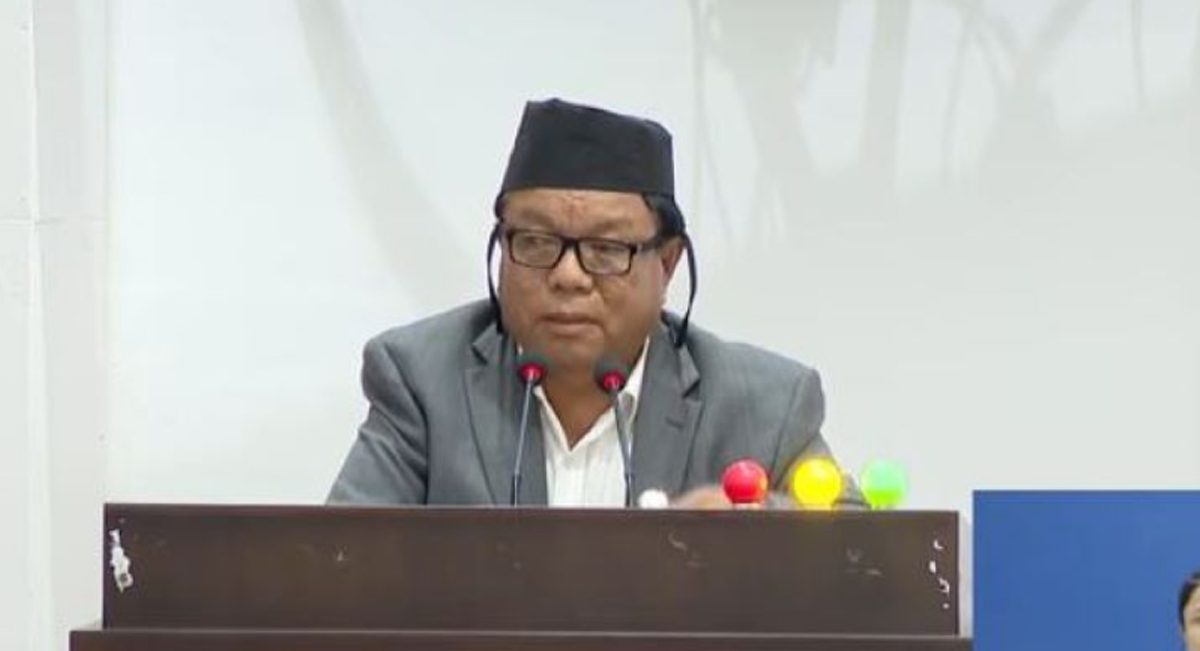 ‘म यस्तो होइन दाइ,पिरतिले जोगी बनायो’ भन्दै संसदमा महावीर पुनले सुनाए गीत