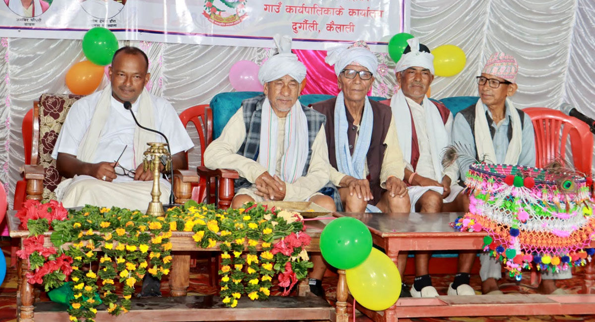 कैलालीको जानकीमा ७८ वर्षीय चन्द्रप्रसाद चौधरीले गरे थारू बर्किमार वाचन